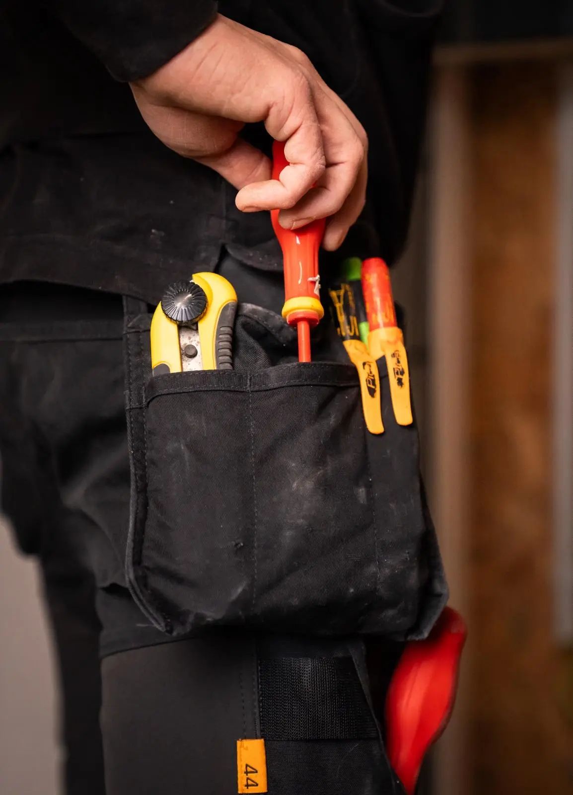 Professioneel en gekeurd meetgereedschap gebruikt voor elektrische controles en installaties conform het AREI